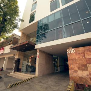 a building with the number on the side of it at Hotel Klimt in Xalapa