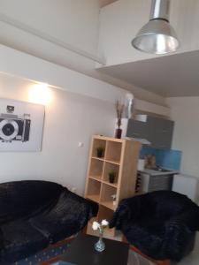 a living room with a couch and a table at ΜΑΡΓΑΡΙΤΑ in Salamina