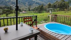 Pemandangan kolam renang di Ecohotel Pinohermoso Reserva Natural atau berdekatan