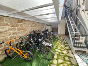 Jízda na kole v ubytování Guest House Al Gattopardo nebo okolí