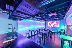TV a/nebo společenská místnost v ubytování Art Seven Hostel Capsules