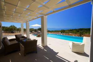 Πισίνα στο ή κοντά στο Pangea Villas- Villa Irene