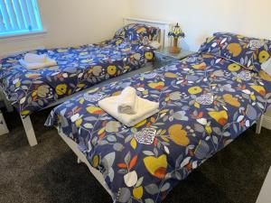 A bed or beds in a room at Tanllan Apartment