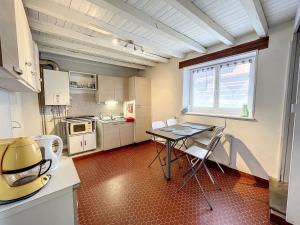 Una cocina o cocineta en APPARTEMENT INDÉPENDANT plein de charme 2 chambres