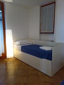 Ένα ή περισσότερα κρεβάτια σε δωμάτιο στο VILLA ROSA CON SPLENDIDA VISTA MARE