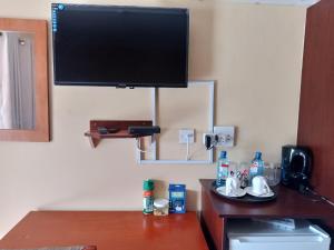 TV a/nebo společenská místnost v ubytování Impovu Guest House