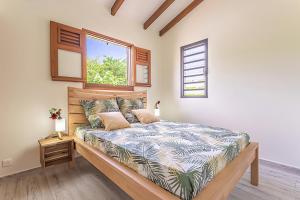 En eller flere senge i et værelse på AU DOMAINE DE COTON