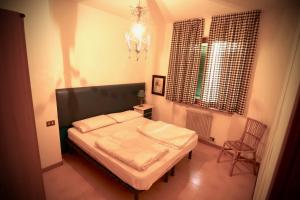 Giường trong phòng chung tại 3 rooms apartment whit balcony and lake wiew