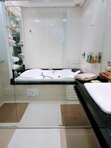 Et bad på Hotel Palace Santarém Brasil