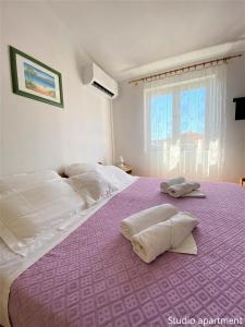 Llit o llits en una habitació de Apartments Bosotina