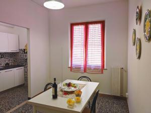 Kuchnia lub aneks kuchenny w obiekcie Lovely Balcony San Gimignano Apartments