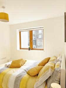 Voodi või voodid majutusasutuse Lovely 1 bedroom apartment in South East London toas