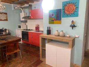 A kitchen or kitchenette at I Due Loft