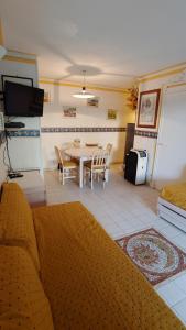 TV/trung tâm giải trí tại GLORIADALI’