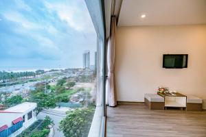 TV a/nebo společenská místnost v ubytování The Shann Hotel Danang