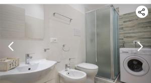 A bathroom at Appartamento solare