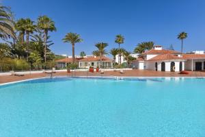 Bazén v ubytovaní Bungalow Sun Club EM259A by VillaGranCanaria alebo v jeho blízkosti