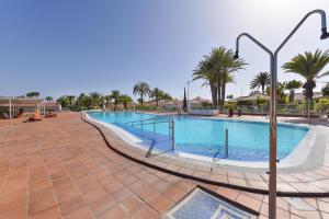 Bazén v ubytovaní Bungalow Sun Club EM259A by VillaGranCanaria alebo v jeho blízkosti