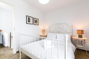 Arcana Santorini Villas, An Authentic Cycladic Experience客房内的一张或多张床位