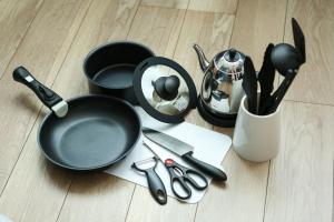 a table with a frying pan and some kitchen utensils at PrimeRoom別府 Root in Beppu