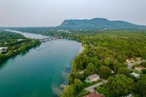 Gallery image of Nice River & Mountain View+4 Beds+Free parking in McMasterville