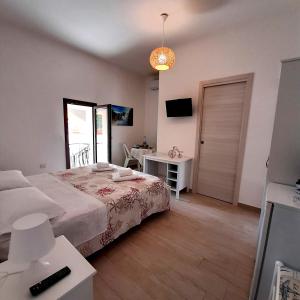 TV a/nebo společenská místnost v ubytování B&B La Carminella