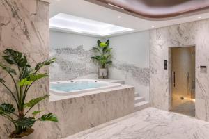 Um banheiro em Paramount Hotel Midtown