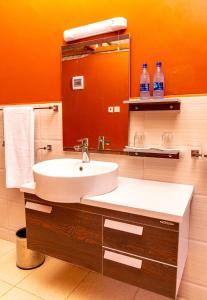 Imagine din galeria proprietății Bora Bora Luxury Tented Camp Diani Beach în Diani Beach