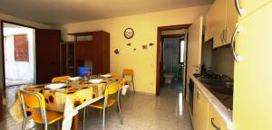 Cucina o angolo cottura di Via Ugento Apartments - a pochi passi dalle spiagge