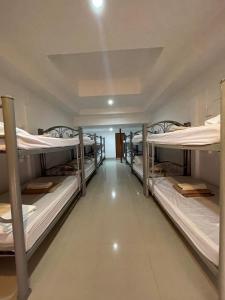 Uma cama ou camas num quarto em Phi Phi Paradise Hostel