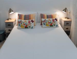 A bed or beds in a room at Hostal Santa Cruz