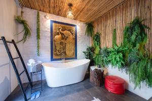 Koupelna v ubytování Virawan pool kohlarn วิราวัน พูล รีสอร์ท ที่พักเกาะล้าน