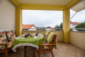 Balkón nebo terasa v ubytování GOLDEN HOPE 4+1 APARTMENT KRK