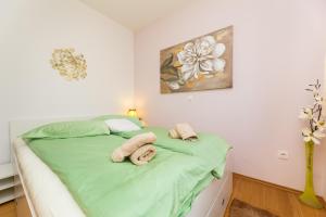 Posteľ alebo postele v izbe v ubytovaní GOLDEN HOPE 4+1 APARTMENT KRK