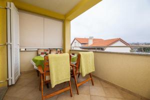 Balkón nebo terasa v ubytování GOLDEN HOPE 4+1 APARTMENT KRK