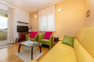 TV a/nebo společenská místnost v ubytování GOLDEN HOPE 4+1 APARTMENT KRK