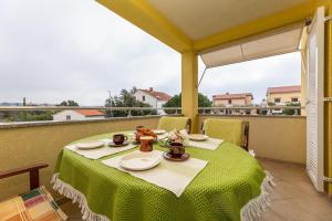 Balkón nebo terasa v ubytování GOLDEN HOPE 4+1 APARTMENT KRK
