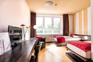 Postel nebo postele na pokoji v ubytování Hotel Grenzfall + 37 fotografií