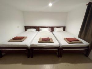 Uma cama ou camas num quarto em Phi Phi Paradise Hostel