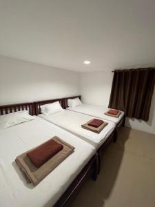 Uma cama ou camas num quarto em Phi Phi Paradise Hostel