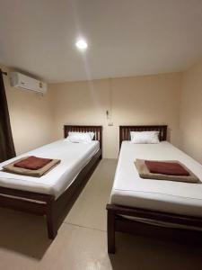 Uma cama ou camas num quarto em Phi Phi Paradise Hostel