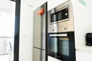Kuchyňa alebo kuchynka v ubytovaní Apartamento nuevo junto al mar con plaza de garaje!! Perfecto para familias