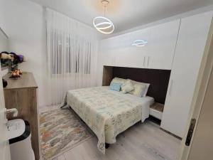 a bedroom with a bed in a white room at Valamar ED Apartment in Hamallë
