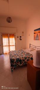 Ένα ή περισσότερα κρεβάτια σε δωμάτιο στο Casa fronte mare Torre sant'andrea