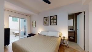 a bedroom with a large bed in a room at HoliSPlace- lovely apartment in downtown Alicante in Alicante