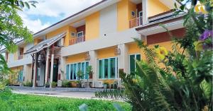 an exterior view of a building at Nine Smiths Hotel Chiangmai in Chiang Mai