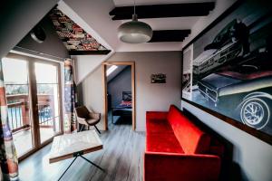 Jantarvia Car Museum , Pasja i Wypoczynek Noclegi z Klimatem的休息区