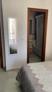 Postel nebo postele na pokoji v ubytování Hostal Puerta Carmona