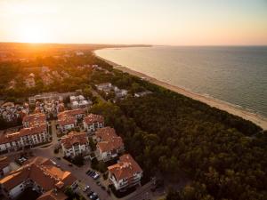 an aerial view of a resort and the beach at Willa Bursztynowa 13 in Gdańsk