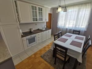 a kitchen and dining room with a table and chairs at Apartman Andrija in Trebinje